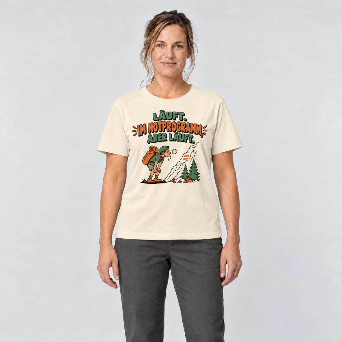Frau trägt Im Notprogramm, aber läuft – T-Shirt Unisex in Natur, Ansicht von vorn