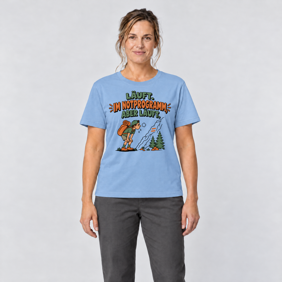 Frau trägt Im Notprogramm, aber läuft – T-Shirt Unisex in Himmelblau, Ansicht von vorn