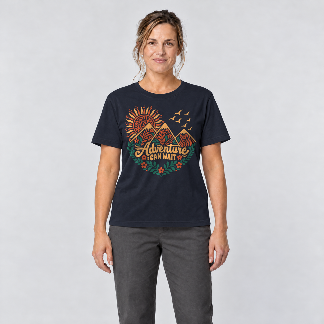 Frau trägt Adventure can wait – T-Shirt Unisex in Navy, Ansicht von vorn