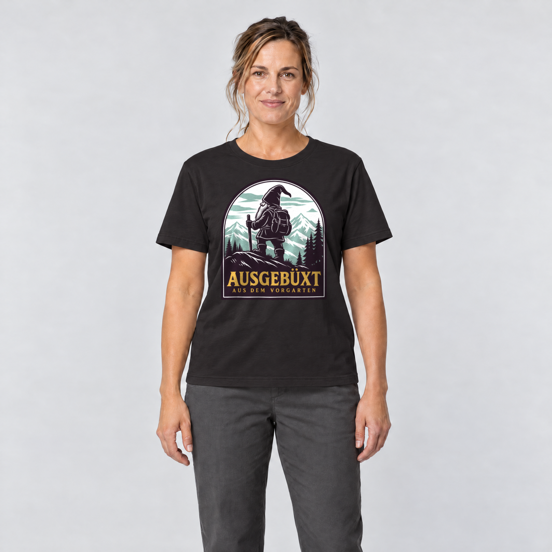 Frau trägt Ausgebüxt aus dem Vorgarten – T-Shirt Unisex in Schwarz, Ansicht von vorn