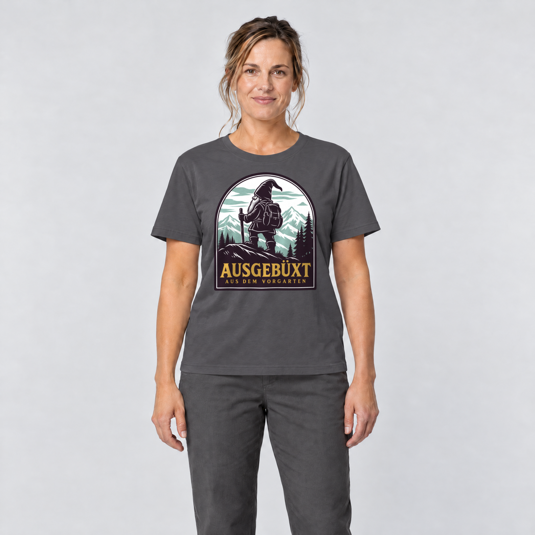 Frau trägt Ausgebüxt aus dem Vorgarten – T-Shirt Unisex in Dunkelgrau, Ansicht von vorn