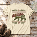Bär im Alpenornament – T-Shirt Unisex