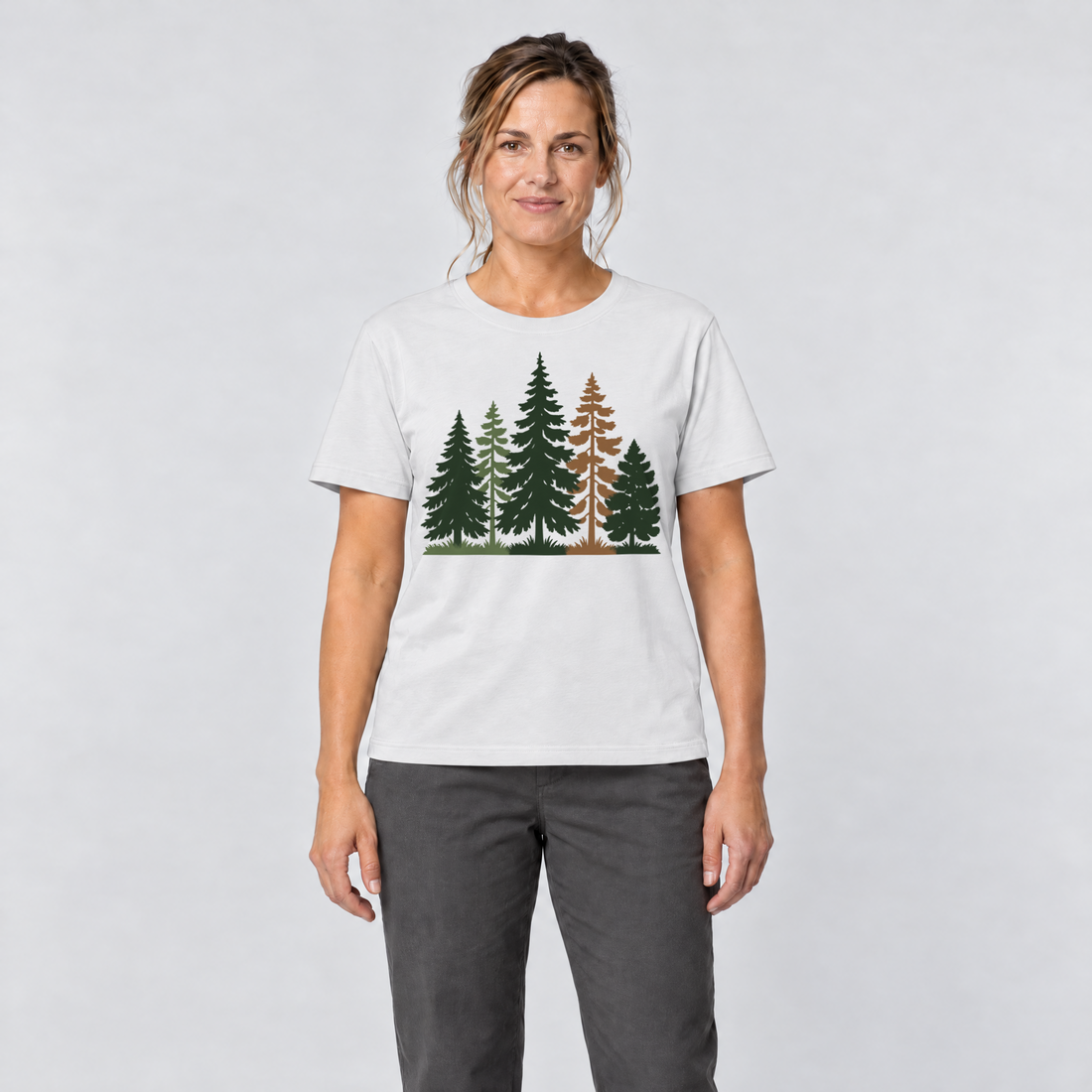 Frau trägt Waldrand – T-Shirt Unisex in Weiß, Ansicht von vorn