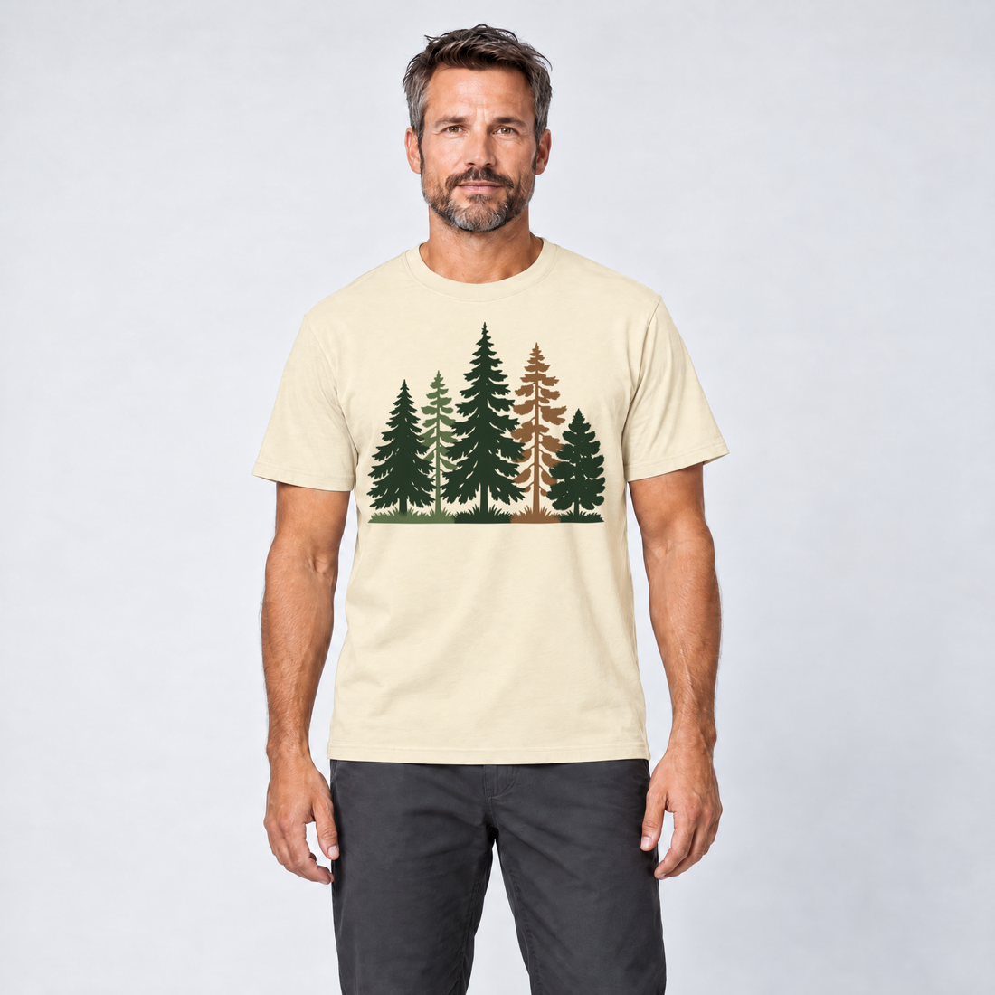 Mann trägt Waldrand – T-Shirt Unisex in Natur, Ansicht von vorn