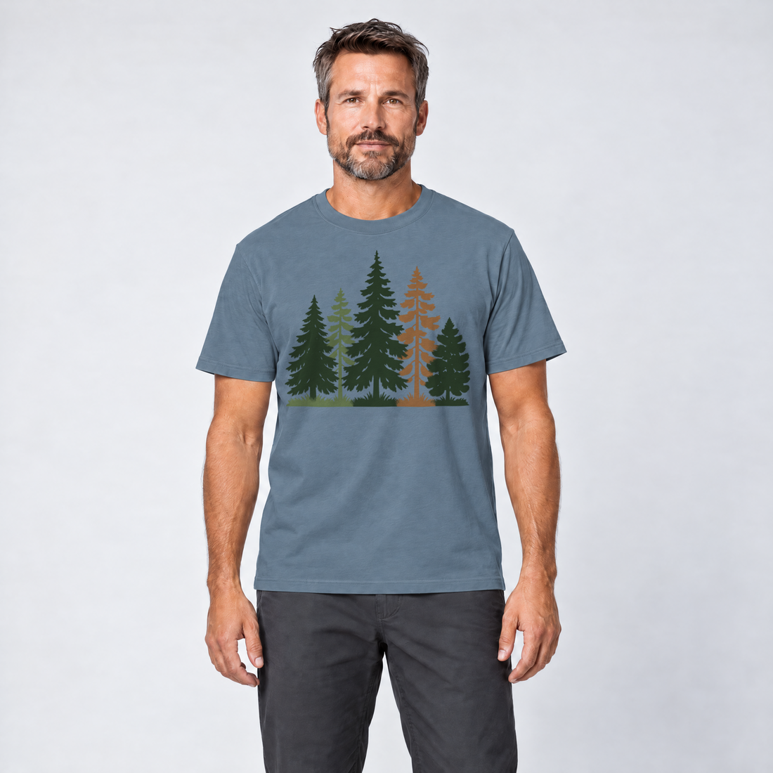 Mann trägt Waldrand – T-Shirt Unisex in Steinblau, Ansicht von vorn