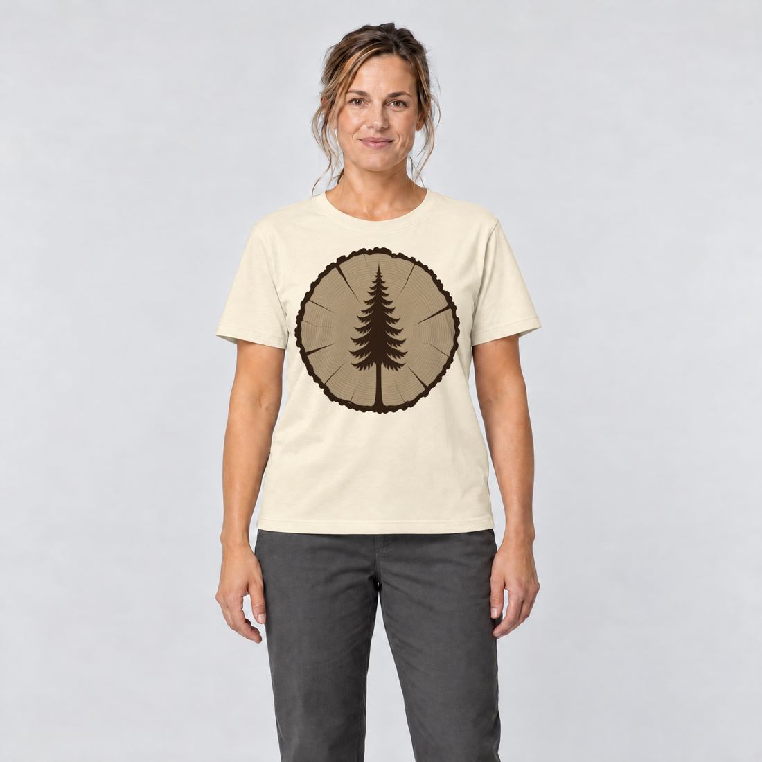 Frau trägt Fichte in der Baumscheibe – T-Shirt Unisex in Natur, Ansicht von vorn