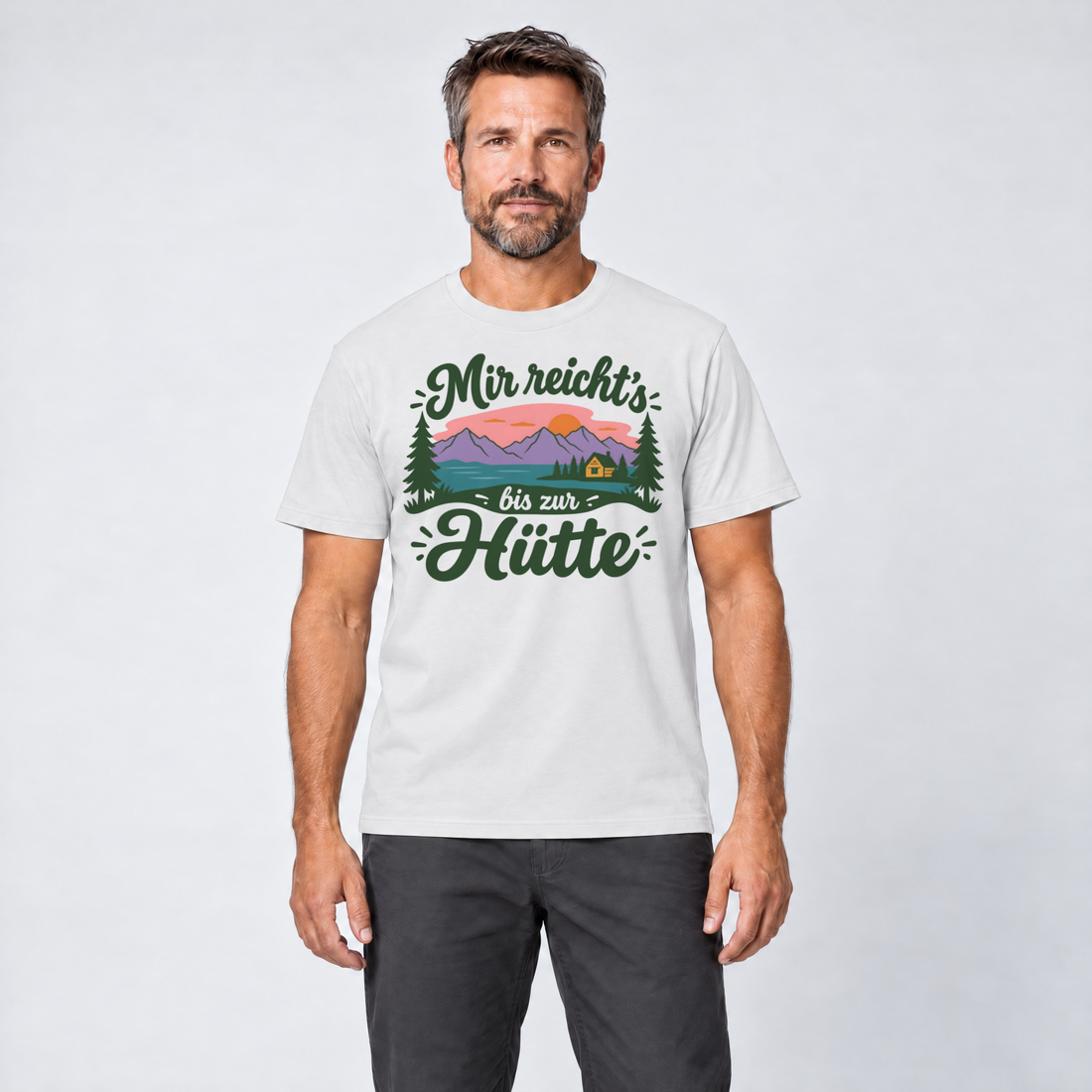 Mann trägt Mir reicht's bis zur Hütte – T-Shirt Unisex in Weiß, Ansicht von vorn