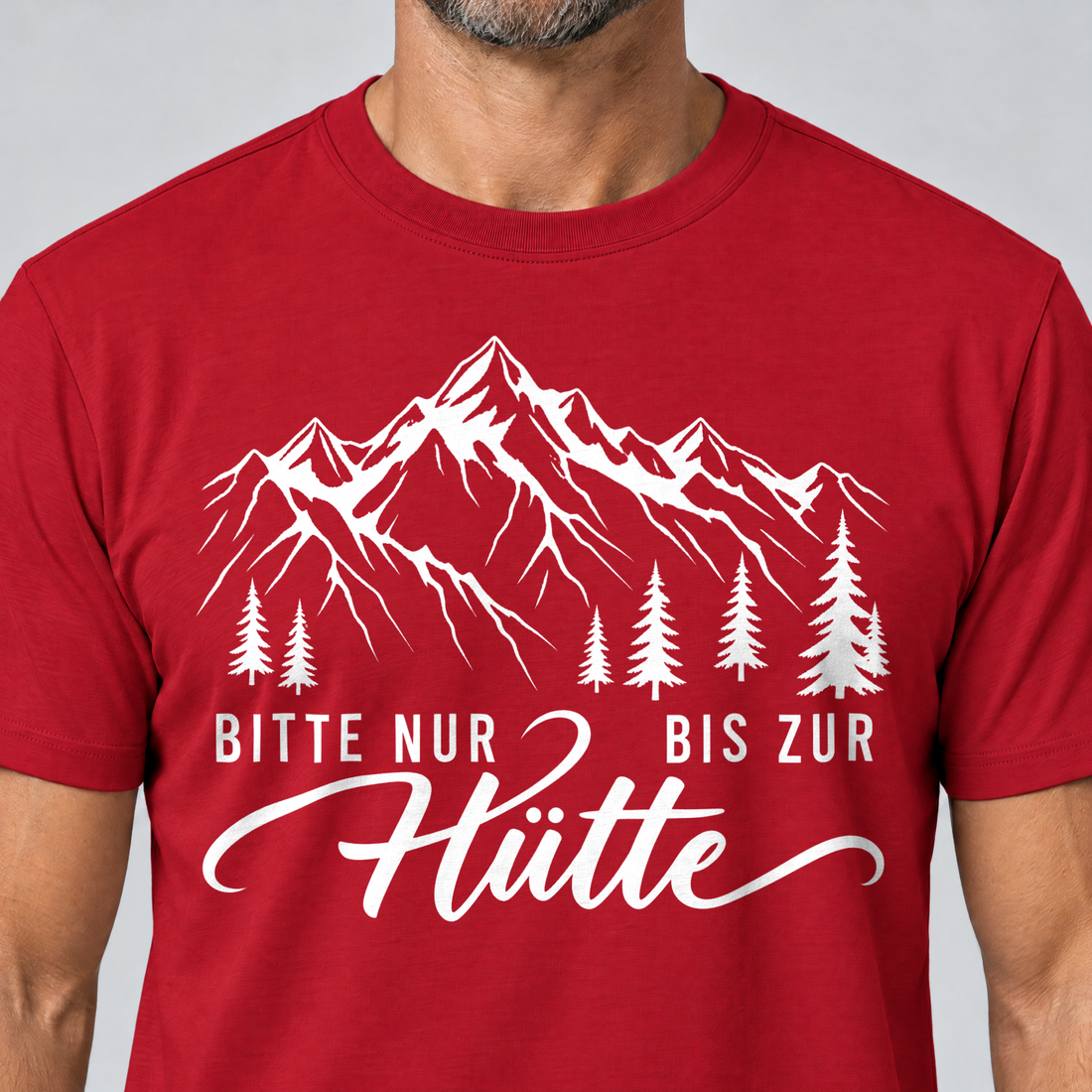 Nahaufnahme des Drucks: Bitte nur bis zur Hütte – T-Shirt Unisex in Rot, von einem Mann getragen