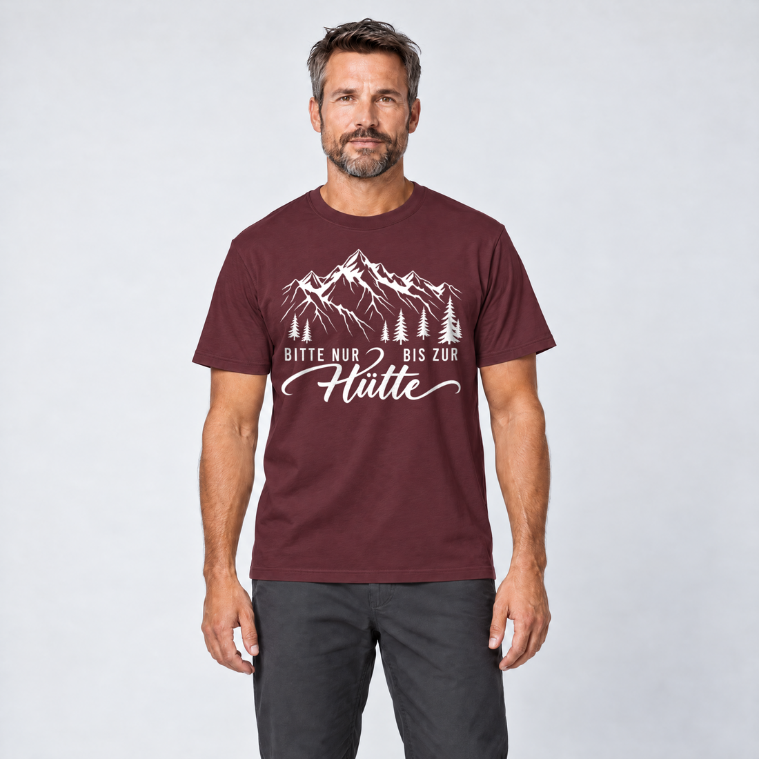 Mann trägt Bitte nur bis zur Hütte – T-Shirt Unisex in Bordeaux, Ansicht von vorn