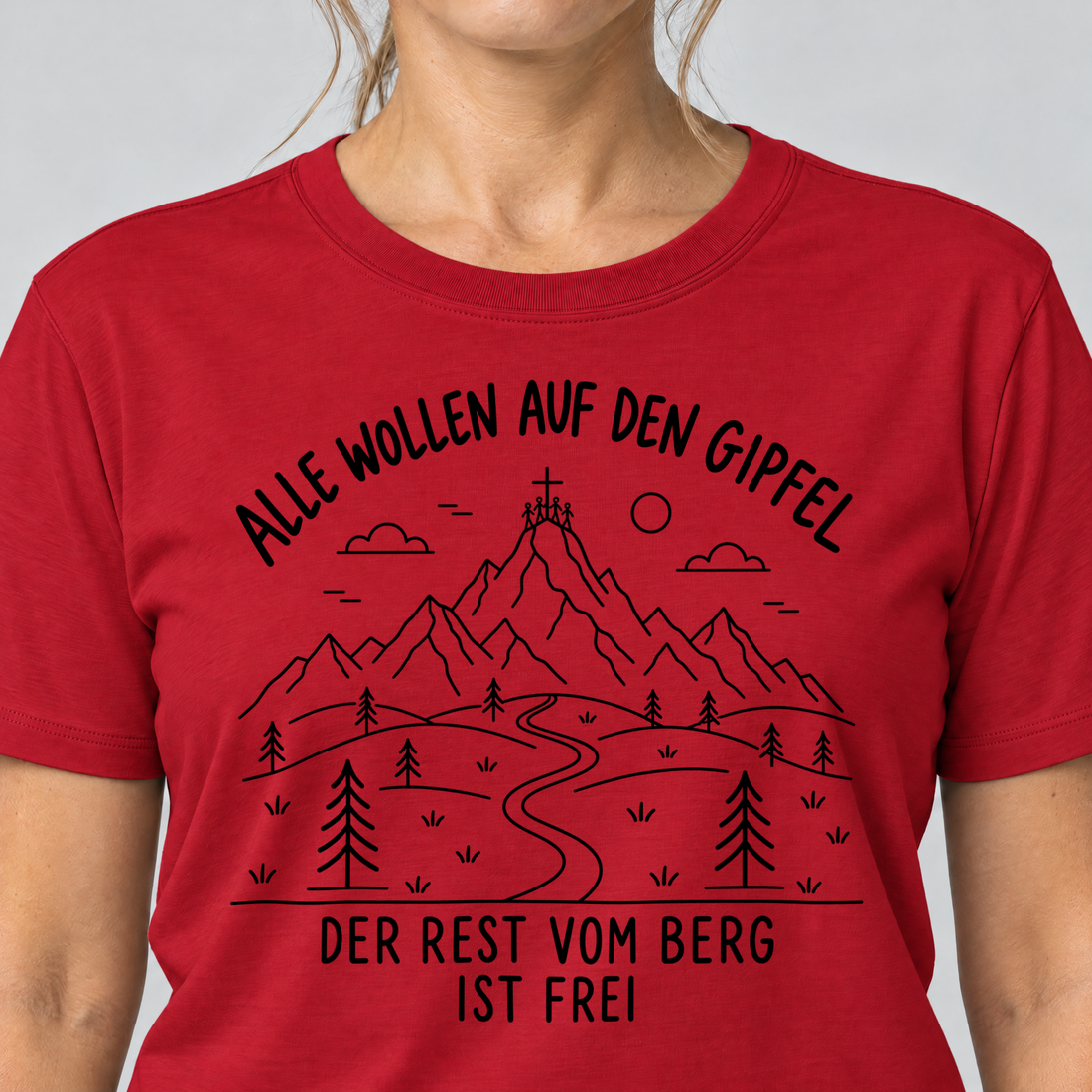 Nahaufnahme des Drucks: Der Rest vom Berg ist frei – T-Shirt Unisex in Rot, von einer Frau getragen