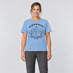 Frau trägt Der Rest vom Berg ist frei – T-Shirt Unisex in Himmelblau, Ansicht von vorn