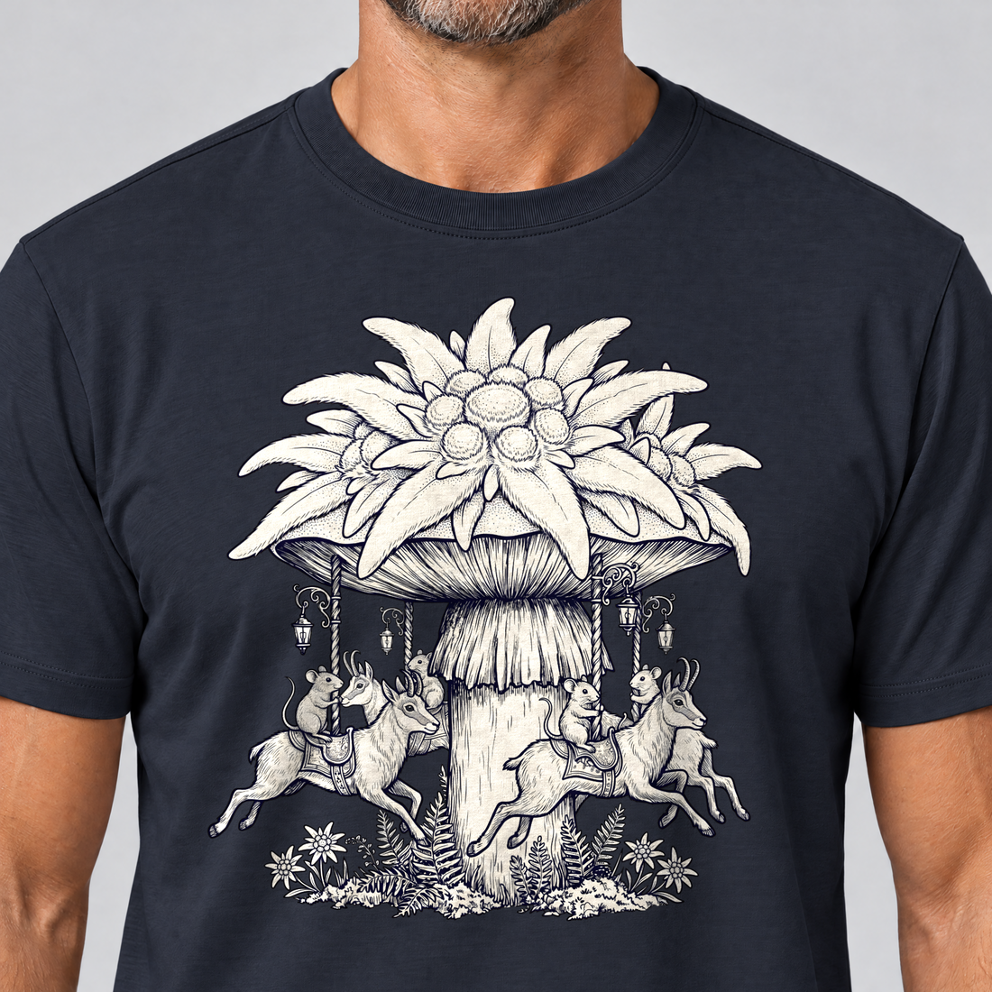 Nahaufnahme des Drucks: Edelweiß-Karussell – T-Shirt Unisex in Navy, von einem Mann getragen