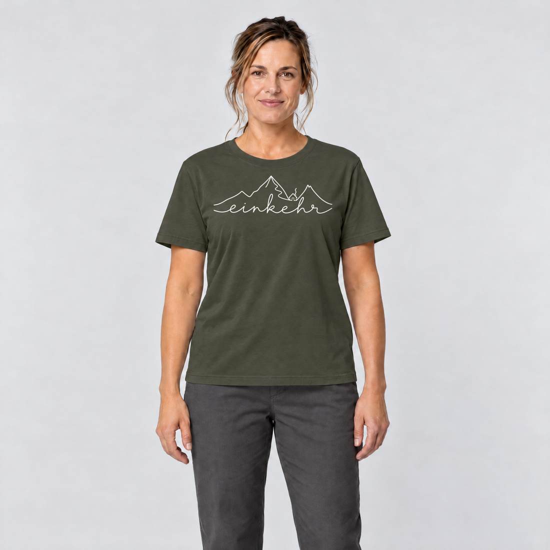 Frau trägt Einkehr – T-Shirt Unisex in Oliv, Ansicht von vorn