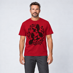 Mann trägt Elsternpaar im Scherenschnitt – T-Shirt Unisex in Rot, Ansicht von vorn