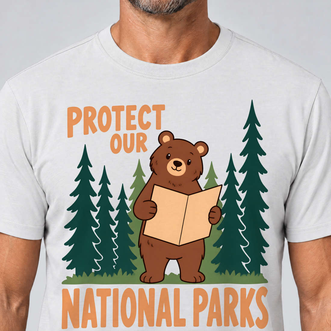 Nahaufnahme des Drucks: Even the Locals Need a Map – T-Shirt Unisex in Weiß, von einem Mann getragen