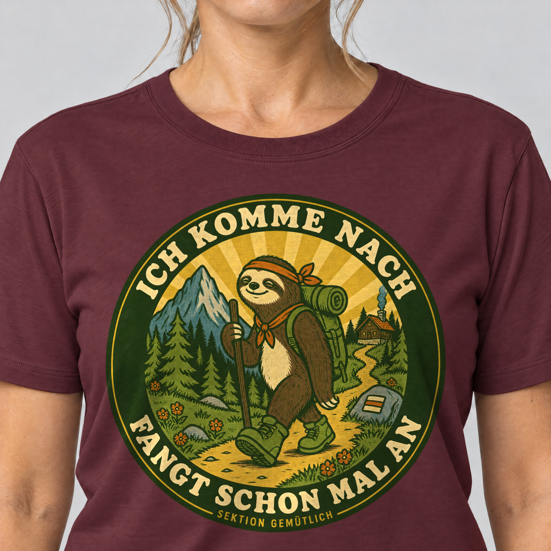 Nahaufnahme des Drucks: Fangt schon mal an – T-Shirt Unisex in Bordeaux, von einer Frau getragen