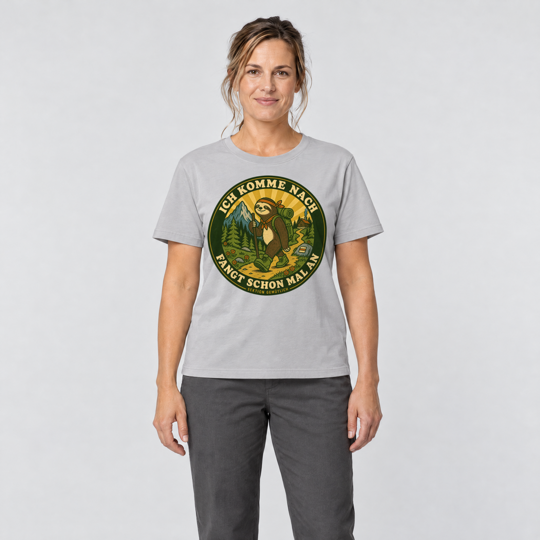 Frau trägt Fangt schon mal an – T-Shirt Unisex in Hellgrau, Ansicht von vorn
