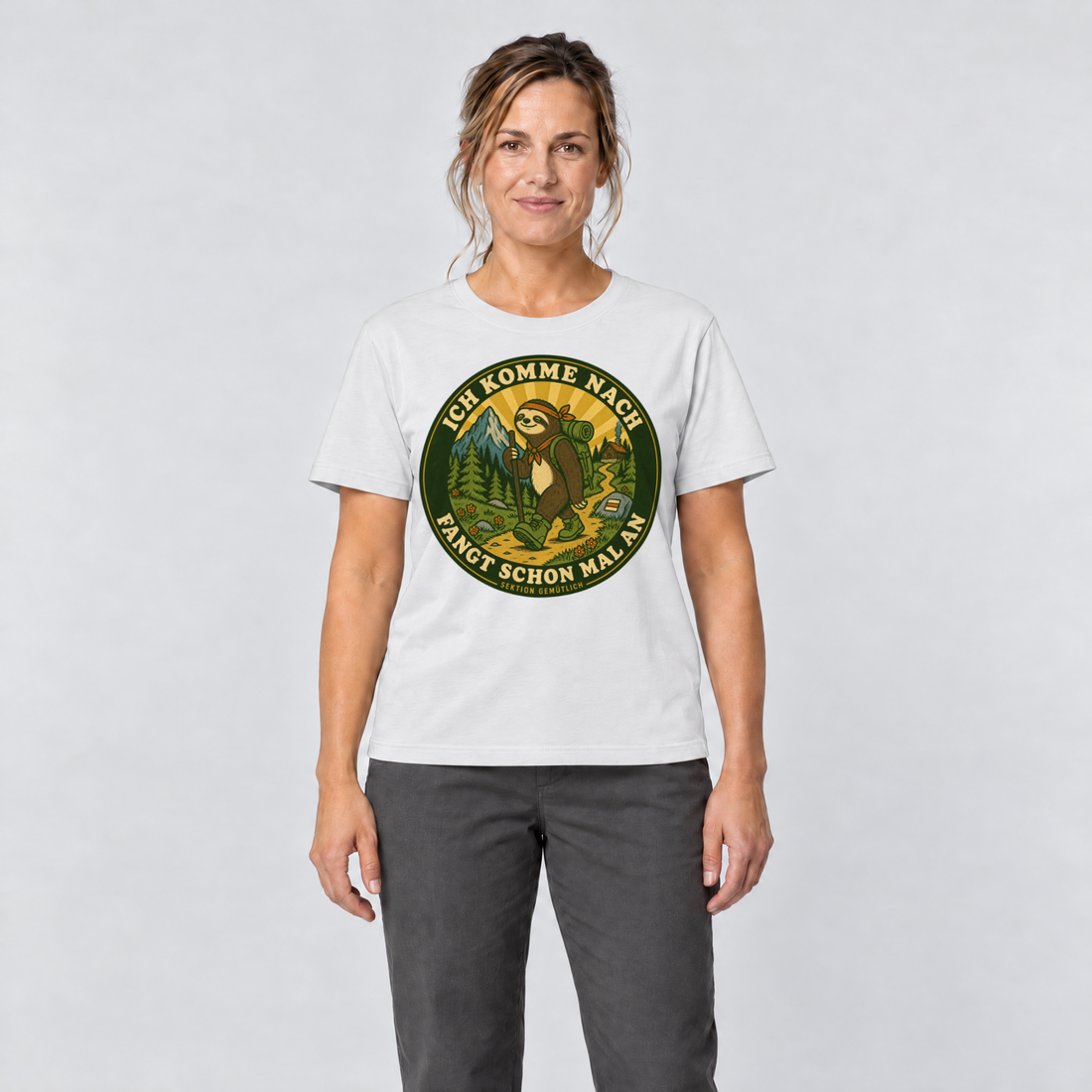 Frau trägt Fangt schon mal an – T-Shirt Unisex in Weiß, Ansicht von vorn