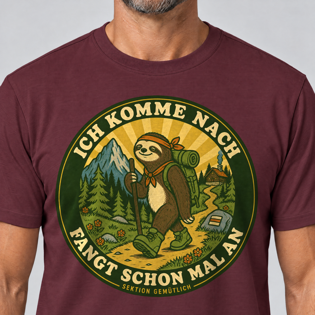 Nahaufnahme des Drucks: Fangt schon mal an – T-Shirt Unisex in Bordeaux, von einem Mann getragen