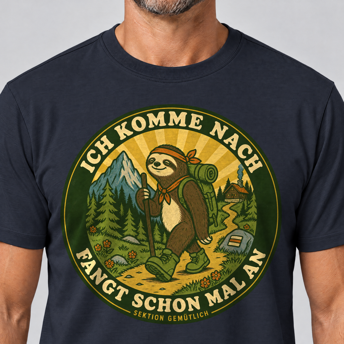 Nahaufnahme des Drucks: Fangt schon mal an – T-Shirt Unisex in Navy, von einem Mann getragen
