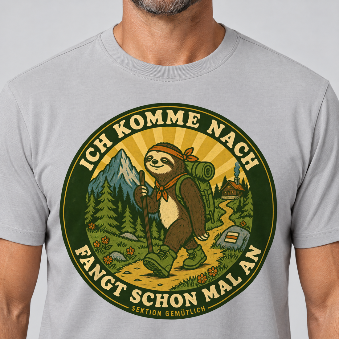 Nahaufnahme des Drucks: Fangt schon mal an – T-Shirt Unisex in Hellgrau, von einem Mann getragen