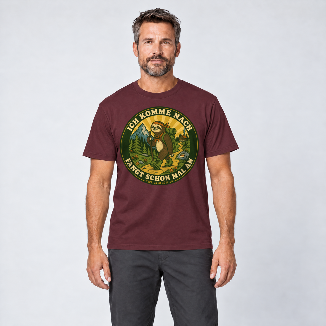 Mann trägt Fangt schon mal an – T-Shirt Unisex in Bordeaux, Ansicht von vorn