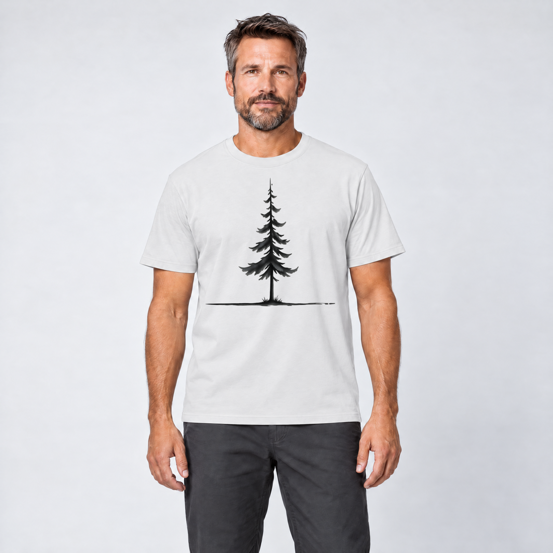 Mann trägt Fichte am Horizont – T-Shirt Unisex in Weiß, Ansicht von vorn