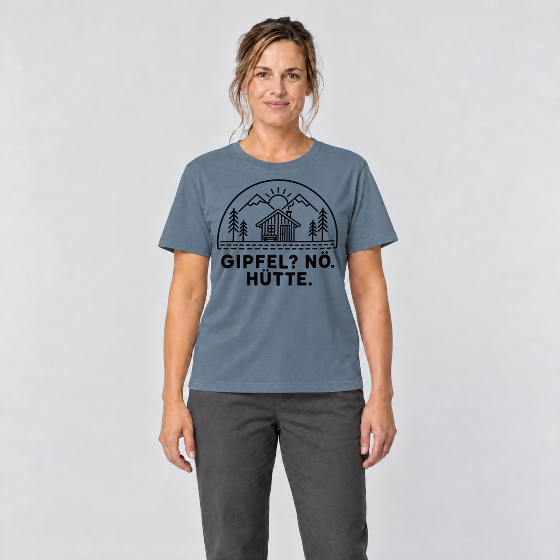 Frau trägt Gipfel? Nö. Hütte. – T-Shirt Unisex in Steinblau, Ansicht von vorn