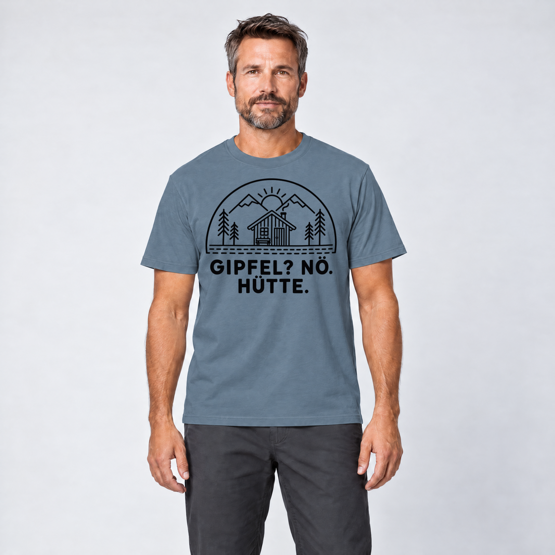 Mann trägt Gipfel? Nö. Hütte. – T-Shirt Unisex in Steinblau, Ansicht von vorn