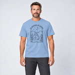 Mann trägt Go outside. Sit down. – T-Shirt Unisex in Himmelblau, Ansicht von vorn