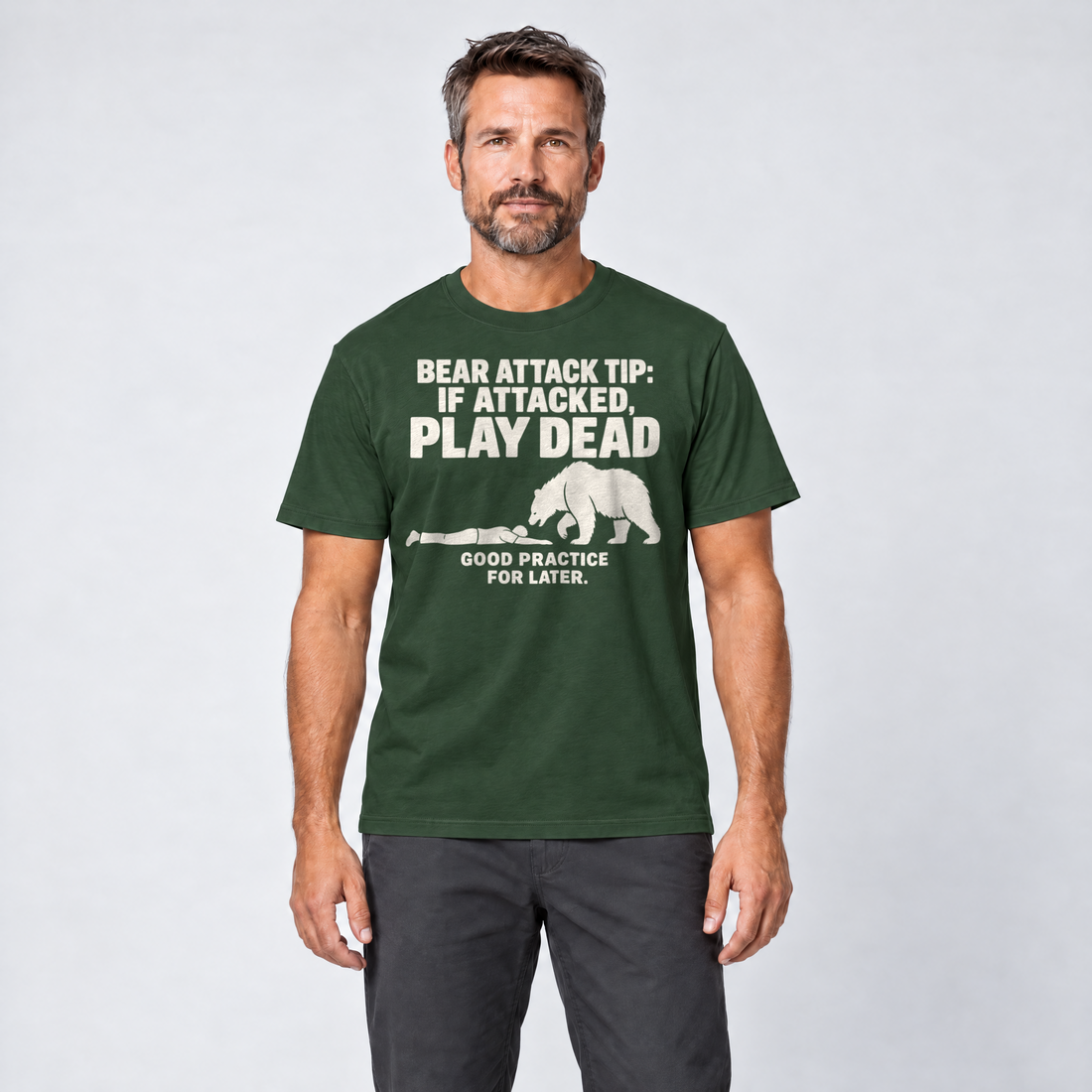 Mann trägt Good Practice for Later – T-Shirt Unisex in Flaschengrün, Ansicht von vorn