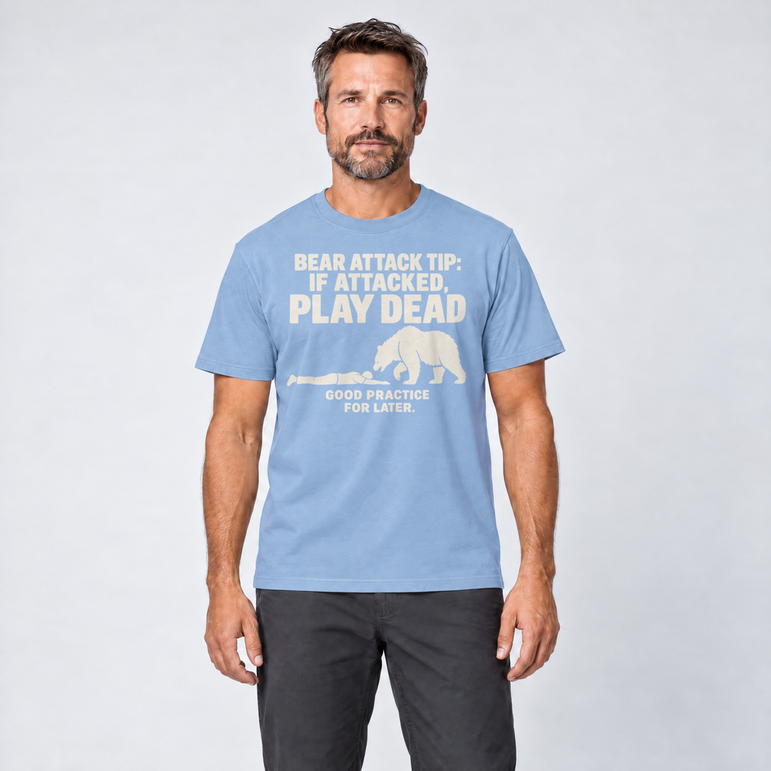 Mann trägt Good Practice for Later – T-Shirt Unisex in Himmelblau, Ansicht von vorn