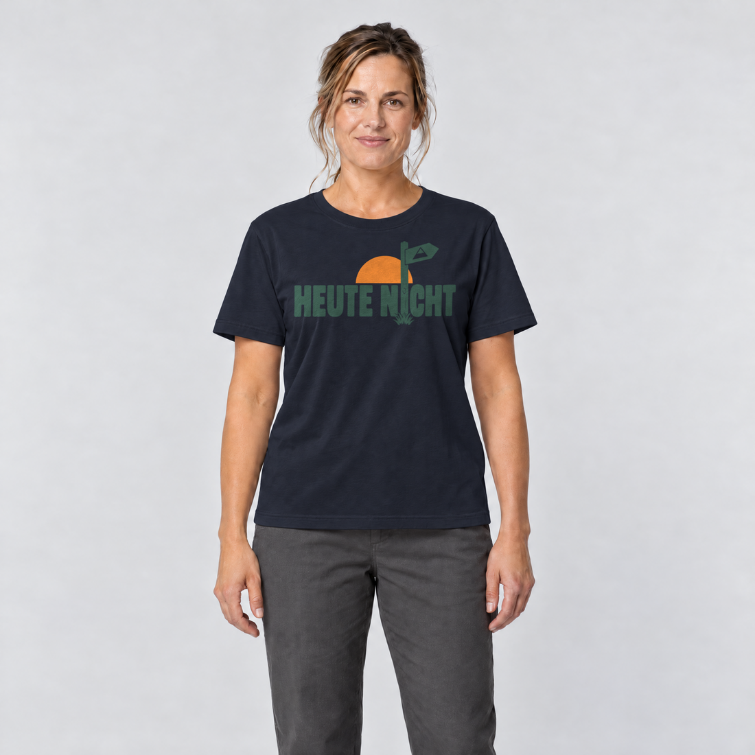 Frau trägt Heute nicht – T-Shirt Unisex in Navy, Ansicht von vorn