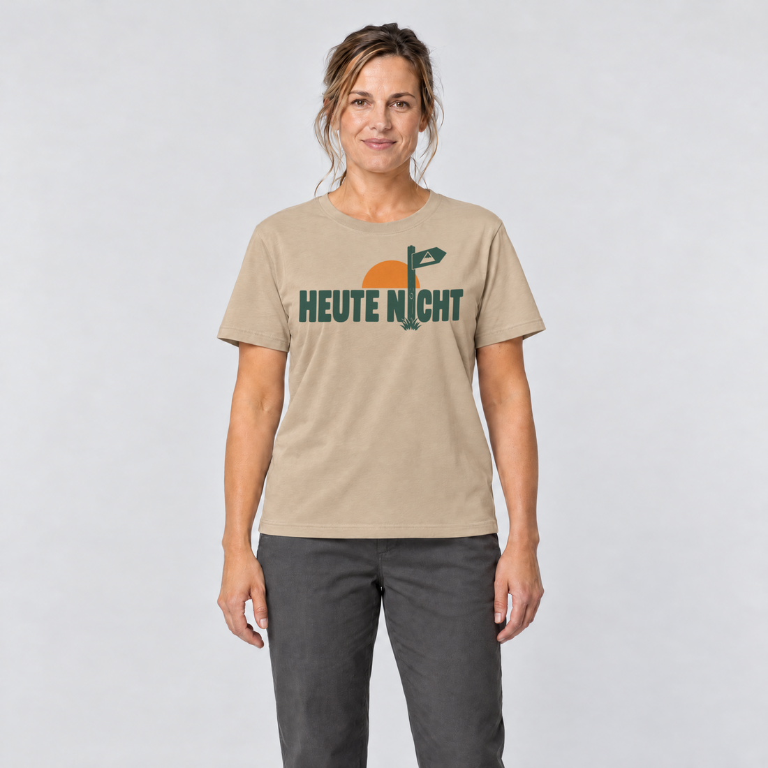 Frau trägt Heute nicht – T-Shirt Unisex in Sand, Ansicht von vorn