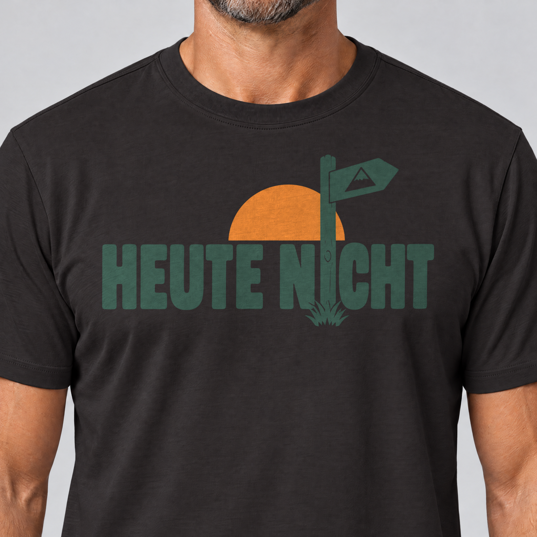 Nahaufnahme des Drucks: Heute nicht – T-Shirt Unisex in Schwarz, von einem Mann getragen