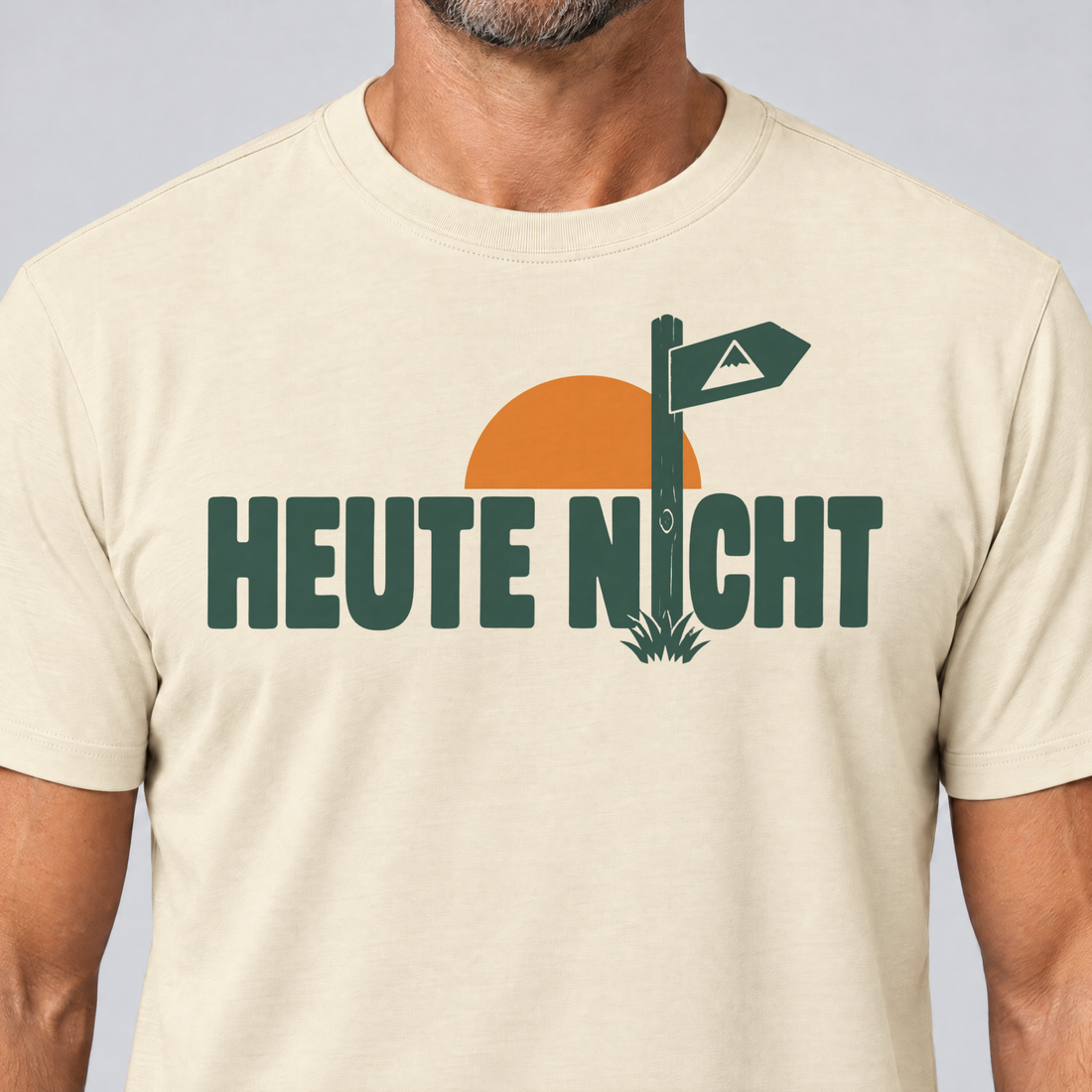Nahaufnahme des Drucks: Heute nicht – T-Shirt Unisex in Natur, von einem Mann getragen