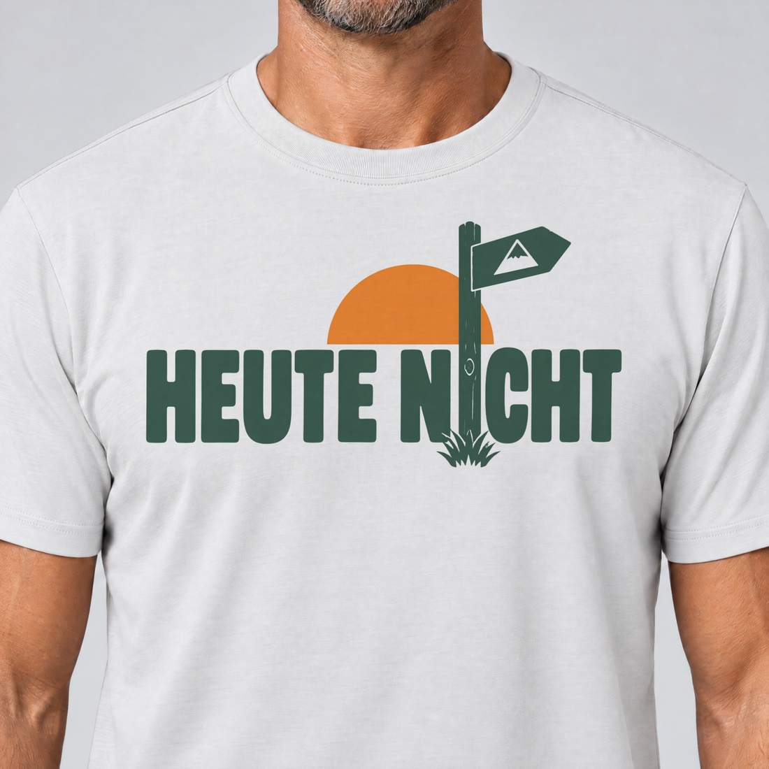 Nahaufnahme des Drucks: Heute nicht – T-Shirt Unisex in Weiß, von einem Mann getragen