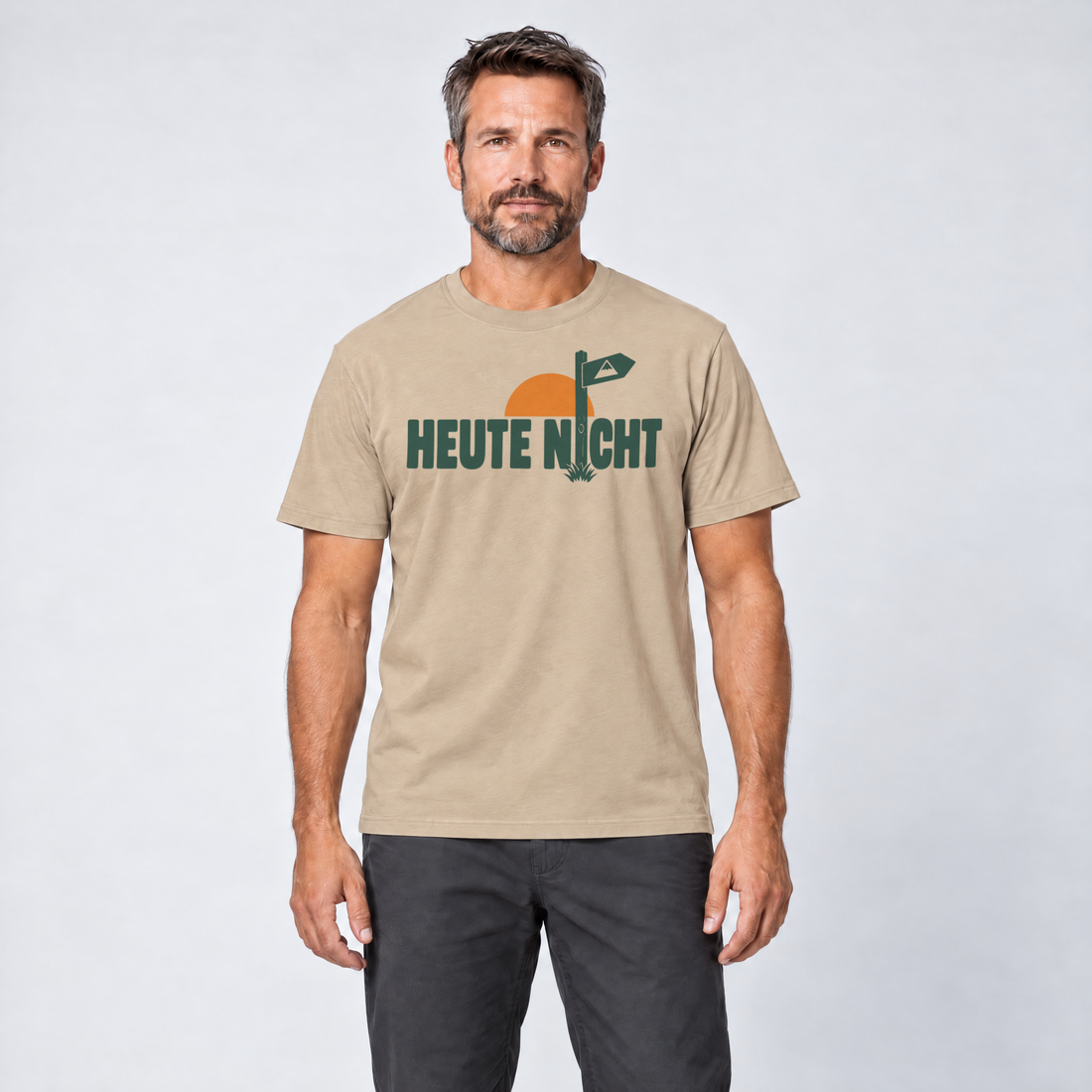 Mann trägt Heute nicht – T-Shirt Unisex in Sand, Ansicht von vorn