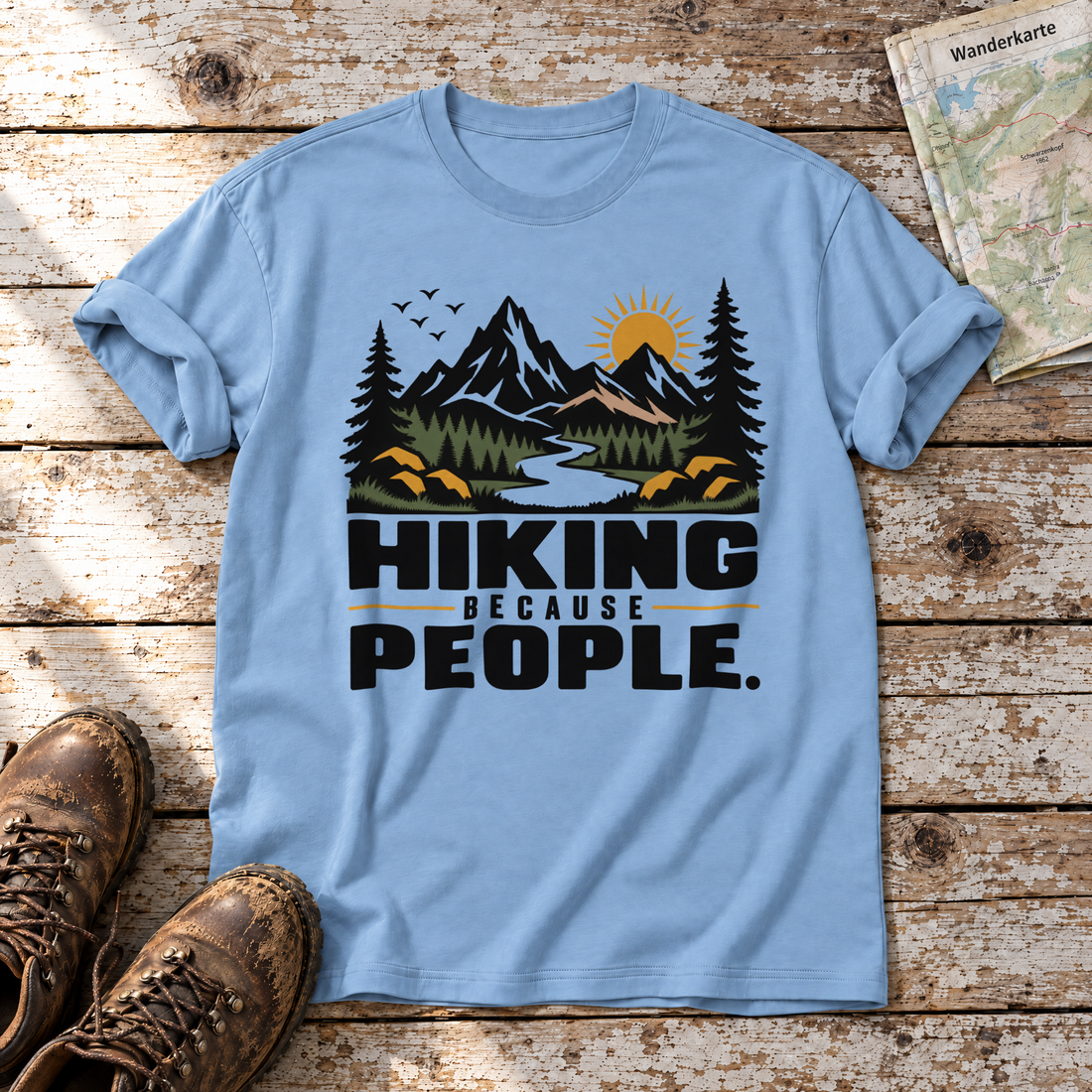 Hiking because people – T-Shirt Unisex in Himmelblau, flach liegend auf alten Holzbrettern mit Wanderschuhen und Wanderkarte.