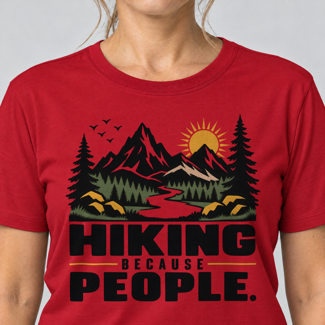 Nahaufnahme des Drucks: Hiking because people – T-Shirt Unisex in Rot, von einer Frau getragen
