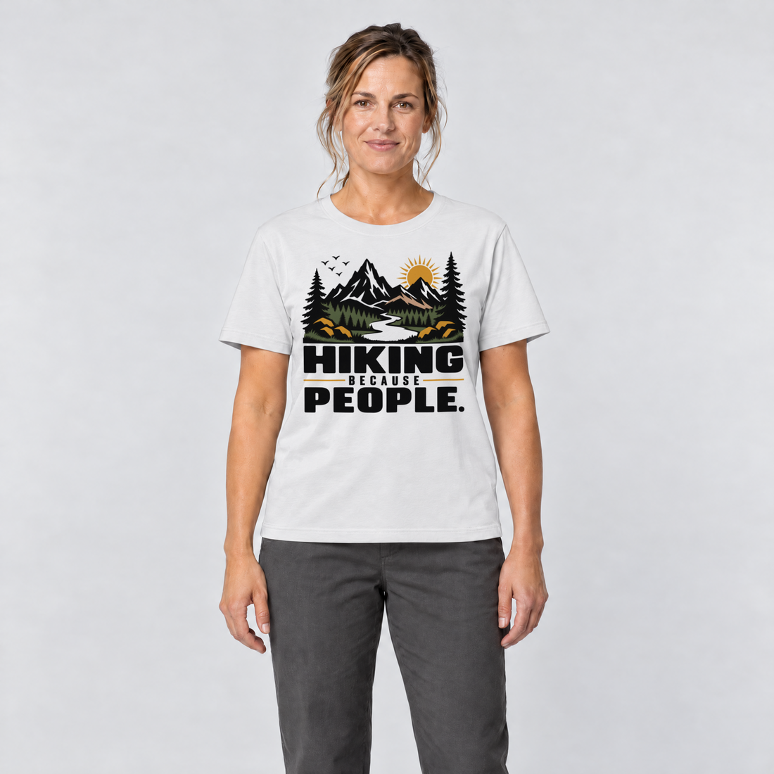 Frau trägt Hiking because people – T-Shirt Unisex in Weiß, Ansicht von vorn