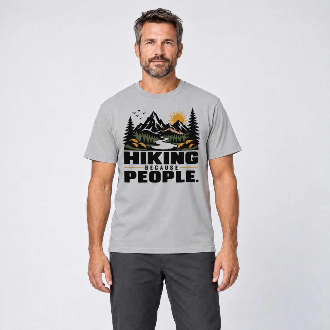 Mann trägt Hiking because people – T-Shirt Unisex in Hellgrau, Ansicht von vorn