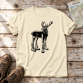 Hirsch in Bergschuhen – T-Shirt Unisex