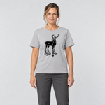 Frau trägt Hirsch in Bergschuhen – T-Shirt Unisex in Hellgrau, Ansicht von vorn