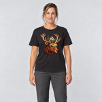 Frau trägt Hirsch mit Skibrille – T-Shirt Unisex in Schwarz, Ansicht von vorn