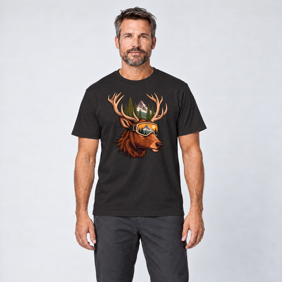 Mann trägt Hirsch mit Skibrille – T-Shirt Unisex in Schwarz, Ansicht von vorn