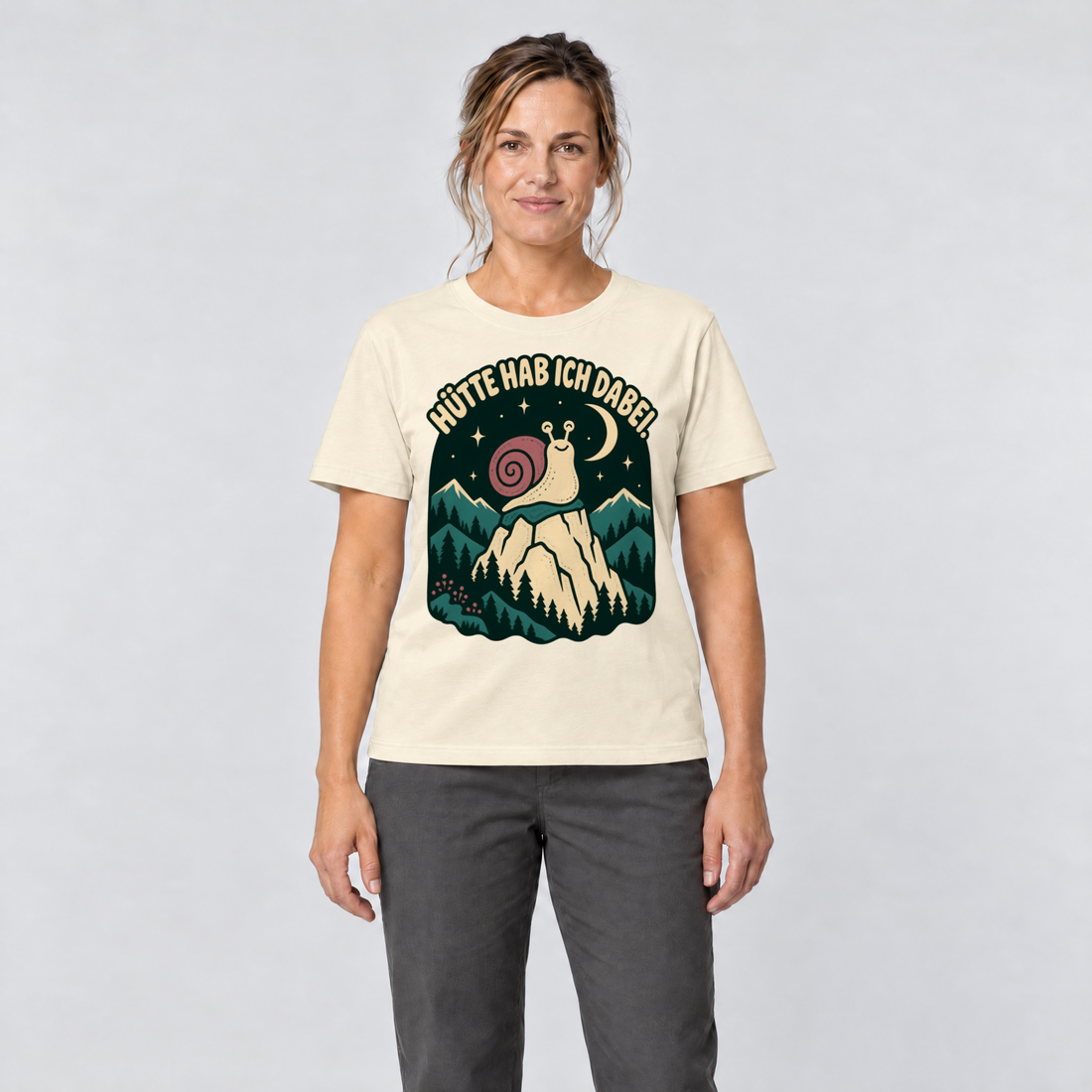 Frau trägt Hütte hab ich dabei – T-Shirt Unisex in Natur, Ansicht von vorn