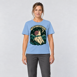 Frau trägt Hütte hab ich dabei – T-Shirt Unisex in Himmelblau, Ansicht von vorn