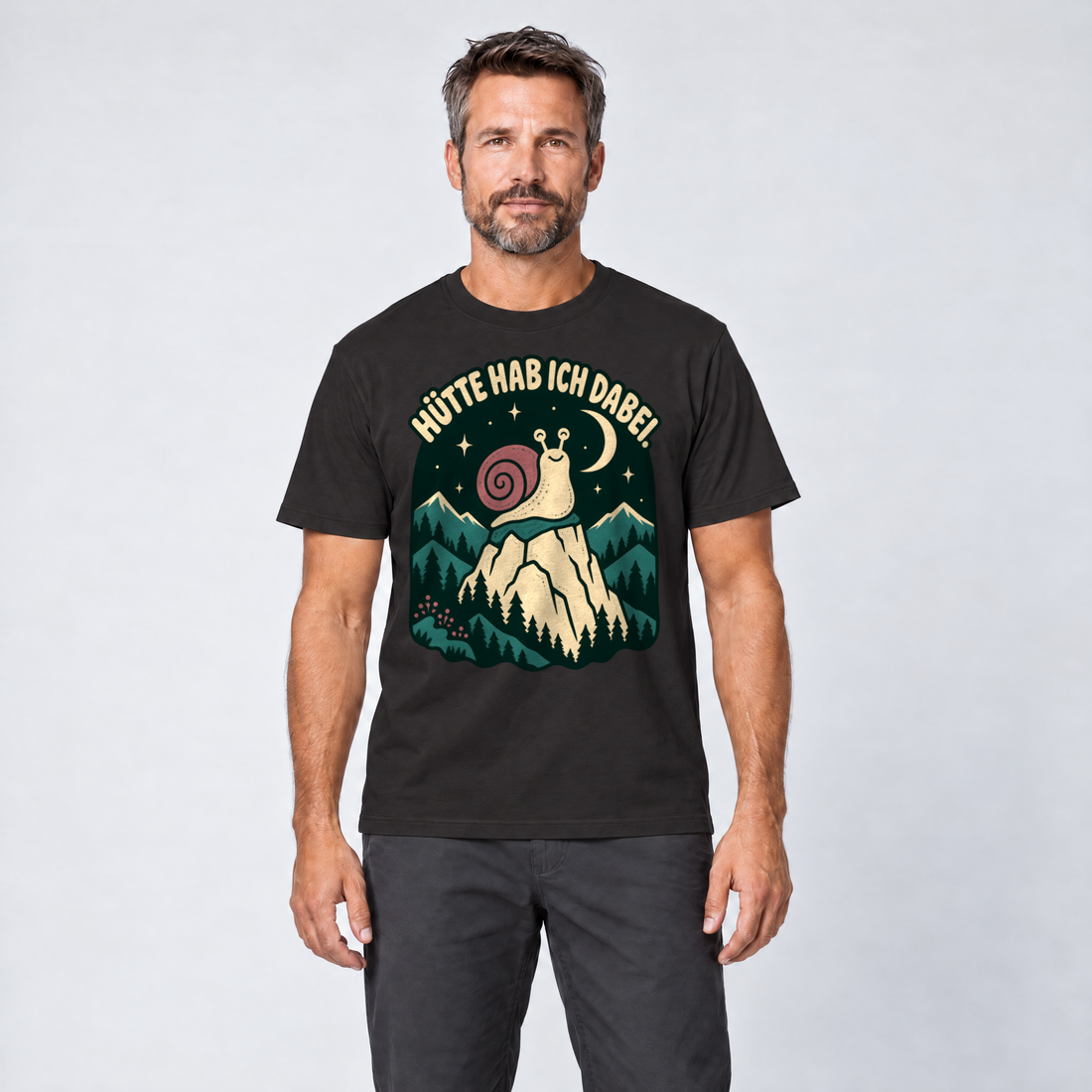 Mann trägt Hütte hab ich dabei – T-Shirt Unisex in Schwarz, Ansicht von vorn
