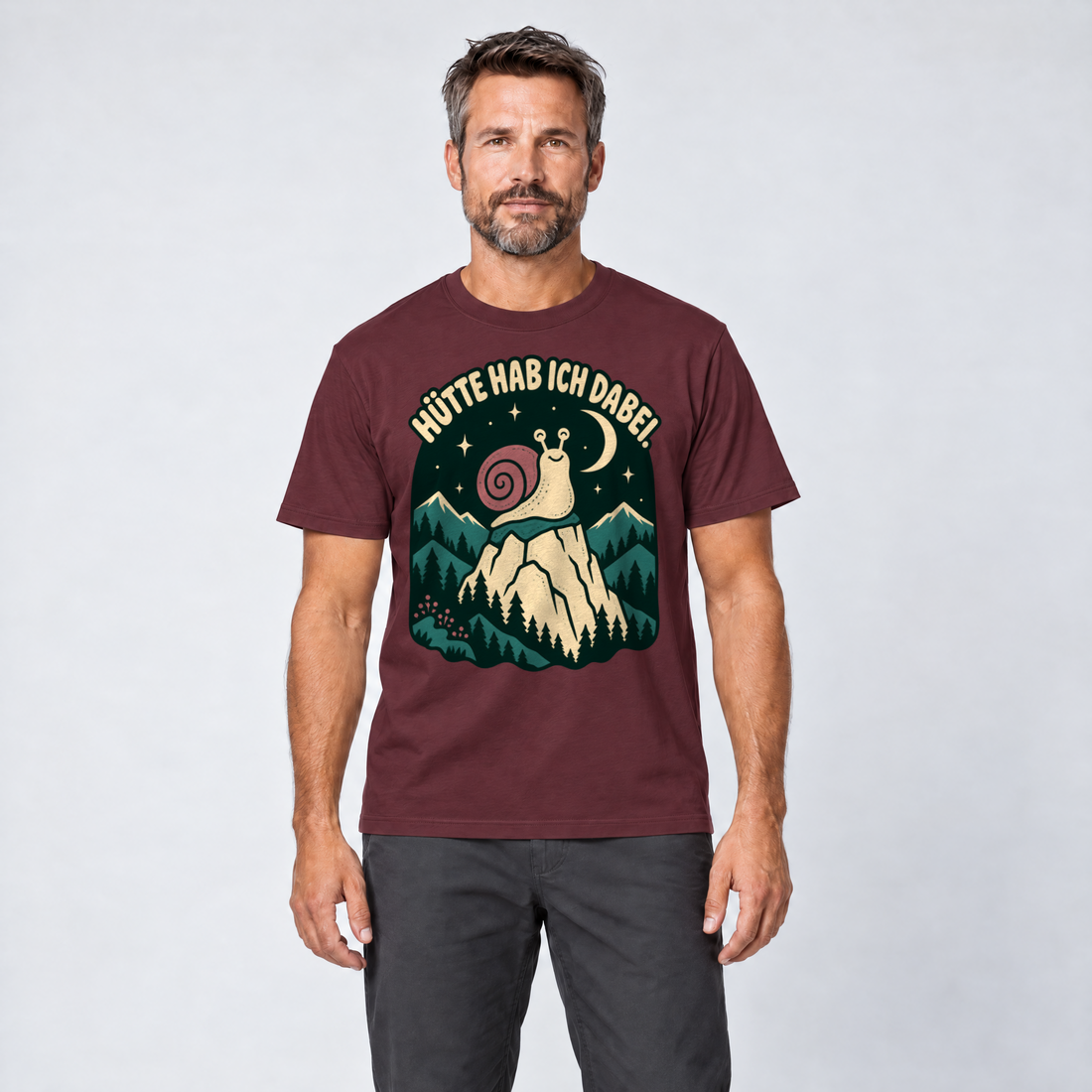 Mann trägt Hütte hab ich dabei – T-Shirt Unisex in Bordeaux, Ansicht von vorn